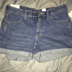 Regular waist shorts